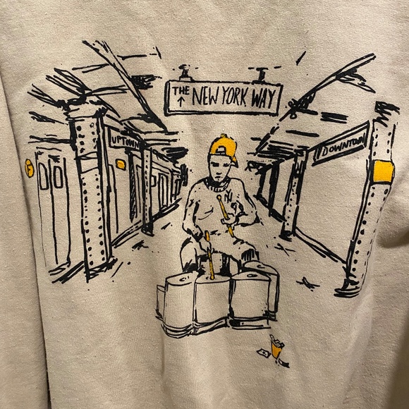 New York City Street Art on a crewneck sweater - Picture 2 of 4